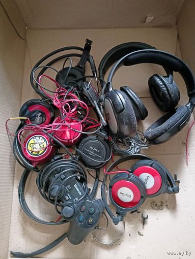 Наушников остаток и игровой пульт б/у