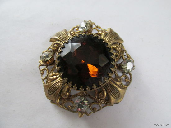 БРОШЬ ВИНТАЖНАЯ КРУПНАЯ С КРУПНЫМ КАМНЕМ.