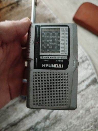 Карманный приемник хундай,шипел,с рубля