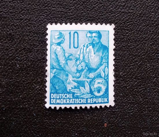 Марка ГДР 1957 год Стандартный выпуск