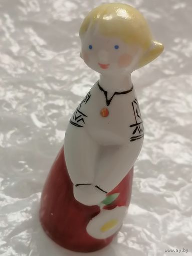 Девочка с цветком. Рига.