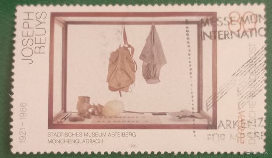 Германия  1993. Художник Йозеф Бойс и его инсталляция Витрина-склад