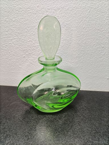 Флакон, бутылочка урановое стекло