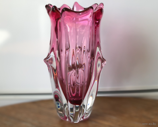 Ваза Чехословакия цветное стекло 19х9см