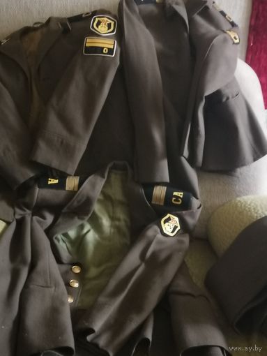 Военная форма СССР. 3 Кителя, штаны.См.фото.