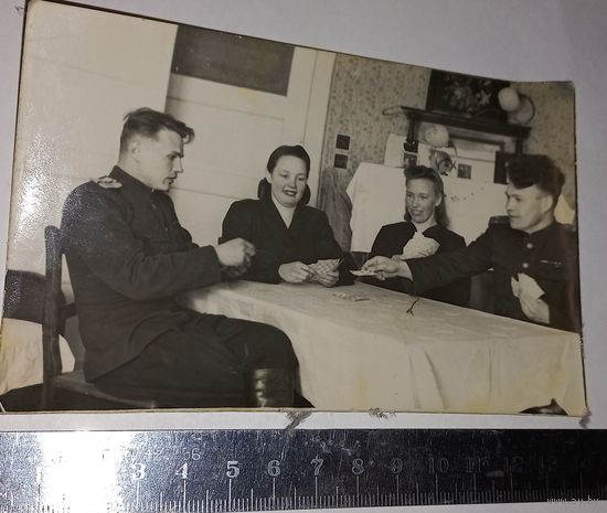 Фото Германия окупация ссср игра в карты ,выходной.1945-46 подписано(.А14)