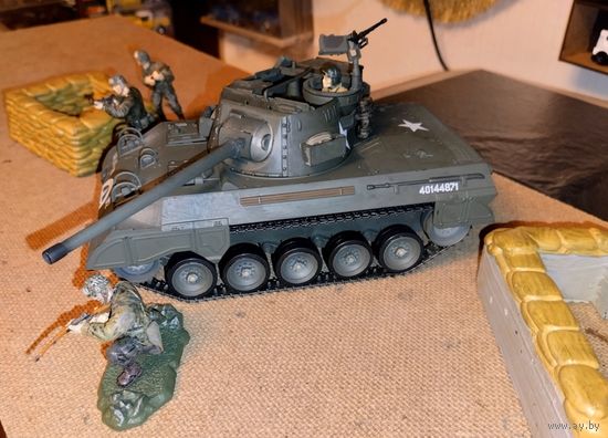 Модель Американского танка и солдаты 21 century toys США масштаб 1/32 1/35 2002 год