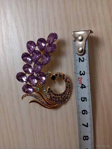 Брошь павлин