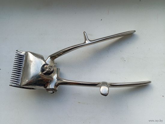 Ручная машинка для стрижки 1955 , стрижет