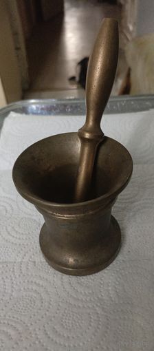 Старая советская ступка. Ступа: Высота 11см. Диаметр (верх)11см. Вес 1,5кг. Пестик: Длина 20см Вес 600грм