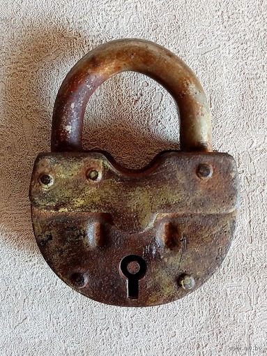 Стародавний навесной замок без ключа 3