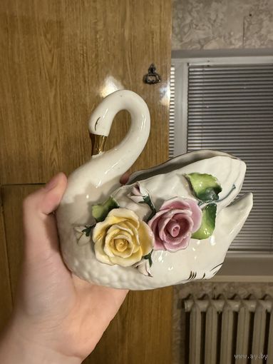 Лебедь фарфор