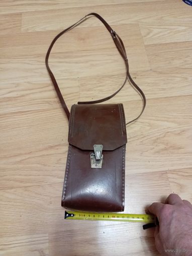 Футляр, чехол, кофр предположительно от фотокамеры.