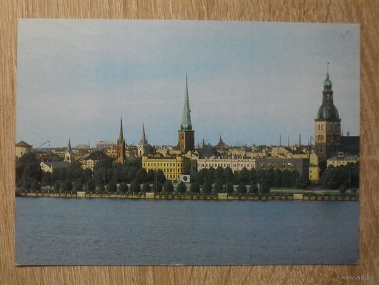 ПОДПИСАННАЯ ОТКРЫТКА СССР.  "РИГА. ВИД НА СТАРЫЙ ГОРОД." фото. В. ПОЛЯКОВА. 1984 год.