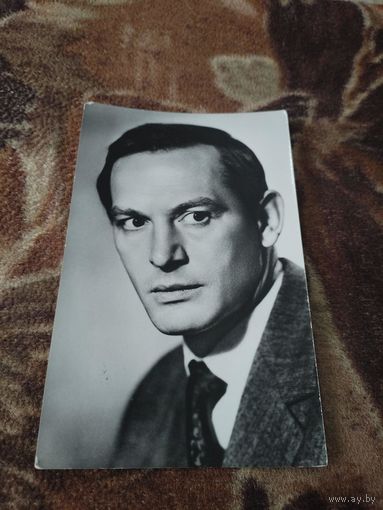 АКТЕР Василий Лановой.