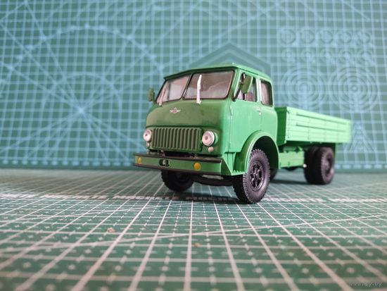 Масштабная модель МАЗ-500 Бортовой Масштаб 1/43 Наш автопром