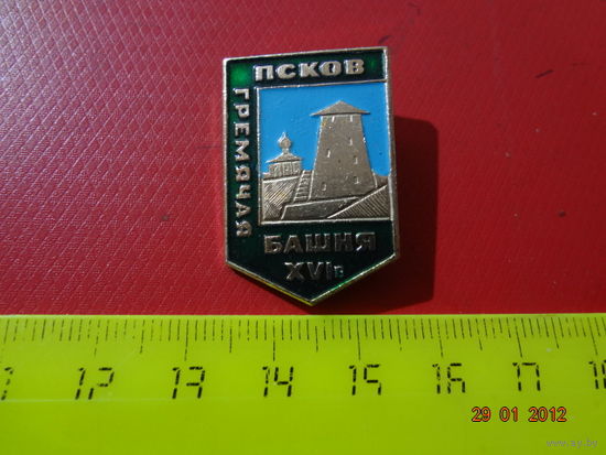 Значок Псков. Гремячая башня. XVI в.