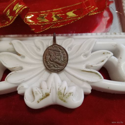 Образок, иконка, ладанка, медальон католический с изображением старинный хран