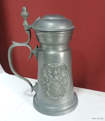 Кружка пивная на 0.5 литра с гербом. 60-70-е годы Германия. Олово, цинк. Высота 23.5 см.