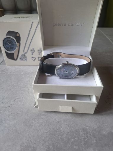 Часы новые PIERRE  CARDIN- оригинал набор( часы,коробка,паспорт)