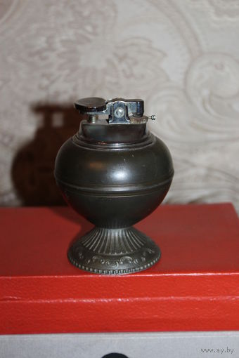 Настольная, газовая зажигалка, оловянный корпус, высота 9.5 см., Германия.