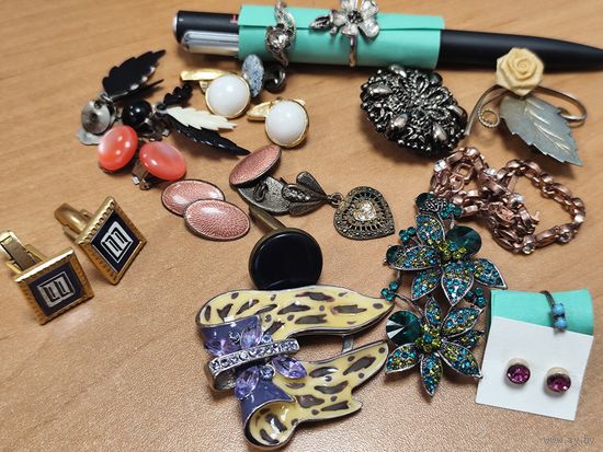 Лот винтажной бижутерии