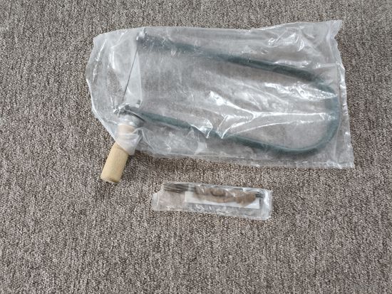 Лобзик с пилками, для тех кому пришла пора школьных трудов.