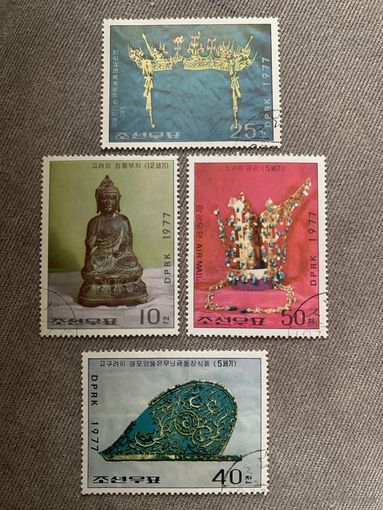 КНДР 1977. Изделия из золота. Предметы искусства