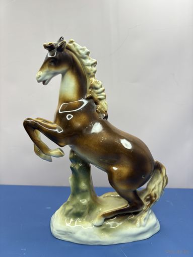 Статуэтка конь на дыках фарфор Германия