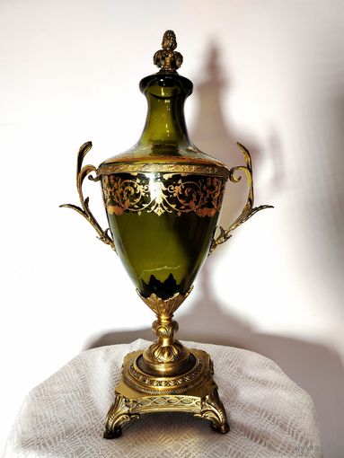 Старинная бисквитница.