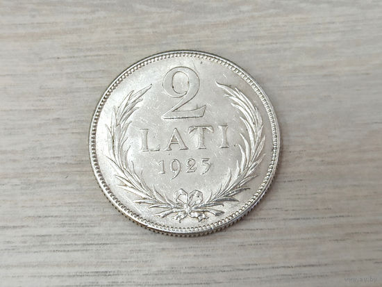 Монета 2 лата 1925 года. Латвия. Серебро.