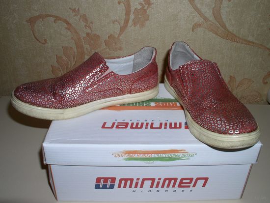 Слипоны Minimen ортопедические. Размер 33. Натуральная кожа (внутри и снаружи). Ортопедическая стелька (высокий подъём). Б/у. Хорошее состояние. Для девочки. По стельке 21,5 см.
