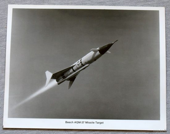 Рекламная фотография с авиасалона - Летающая мишень AQM-37 Ле Бурже 1983 год ( черно-белая реальная фотография  )