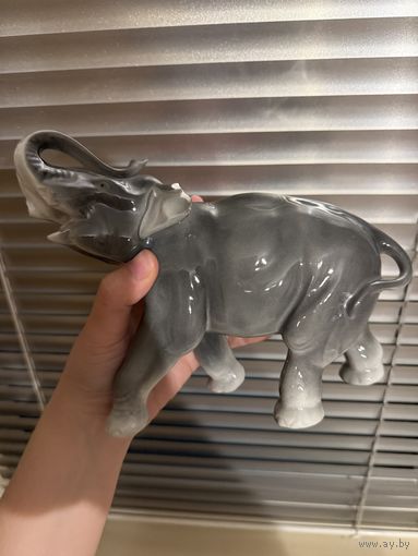 Слон фарфор