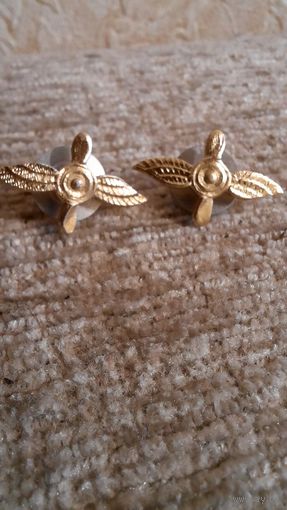 Два знака -пропеллеры ВВС с погон или петлиц СССР