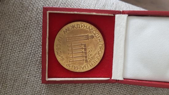 Медаль настольная