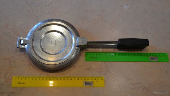 Форма для выпечки (орешки, белочки, грибочки). Клеймо. СССР.