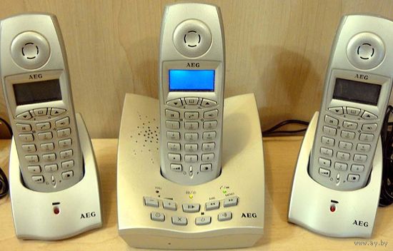DECT радиотелефон AEG D-8000 с 3-мя трубками и автоответчиком
