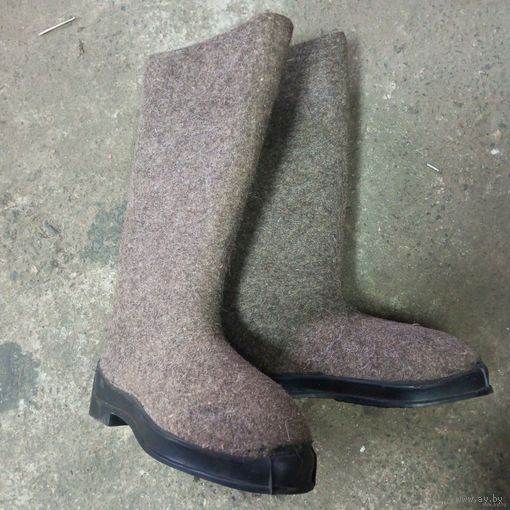 Валенки с резиновой подошвой  Новые (Состояние на фото) размер 44-45