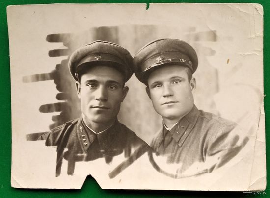 Фото двух военных. г.Фергана. 1938 г. 8х11 см.