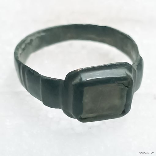 Перстень старинный со вставкой  (9)