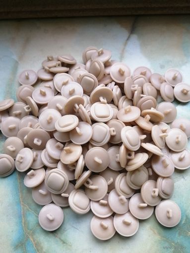 Пуговицы белые 120 штук лотом