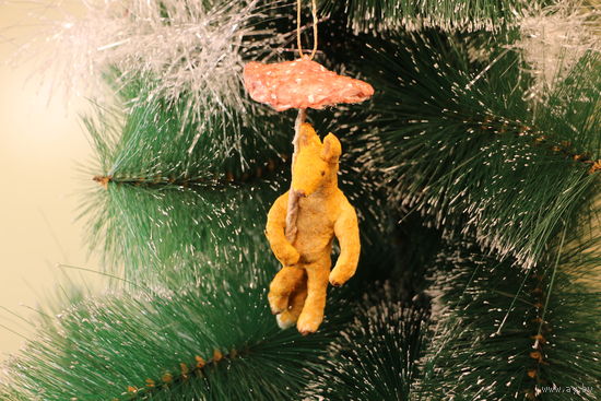 Ёлочная игрушка папье-маше, "Лиса с зонтиком".