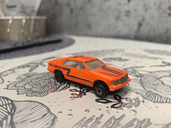 Мерседес оранжевый