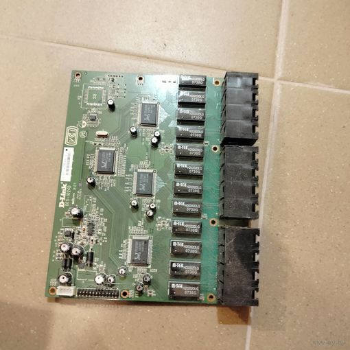 DES-1024D EOL Неуправляемый коммутатор с 24 портами 10/100Base-TX