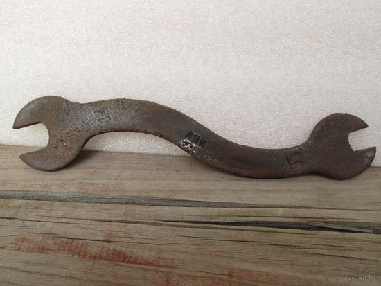 Старинный рожковый гаечный ключ