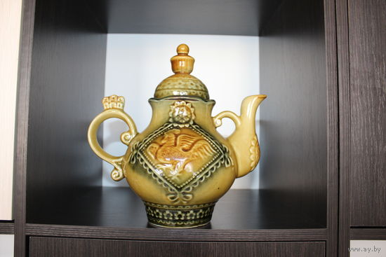 Большой керамический чайник, из СССР, высота с крышкой 27 см., диаметр 7 см., клеймо.