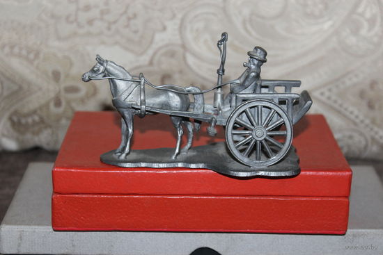 Тяжёлая, оловянная фигурка "Лошадь с повозкой", длина 13 см., клеймо "PEWTER TIN ETAIN ZINN".