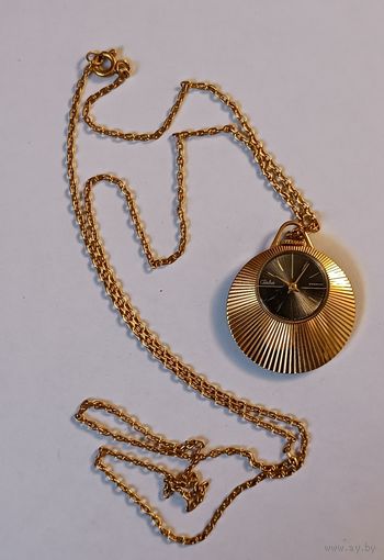 Позолоченные женские часы- кулон "Слава". СССР. С 1 рубля!