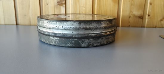 Жестяная банка от киноплёнки